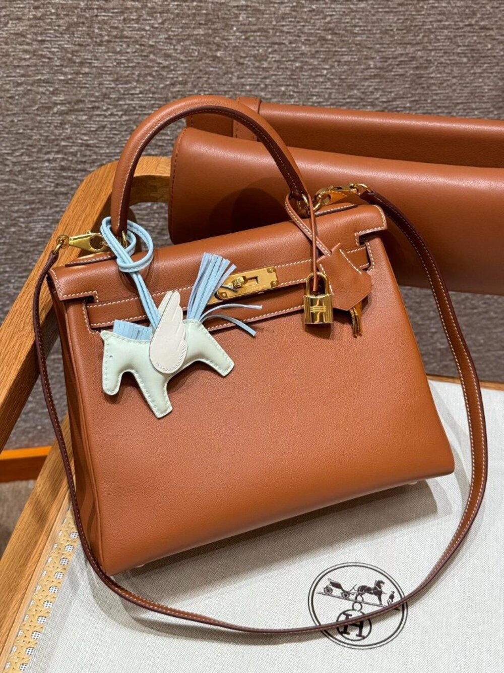 Classic Hermes Bag: A Stylish and Versatile Choice for Elegance